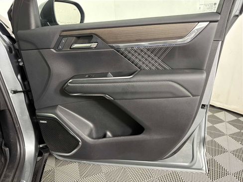 Used 2024 GMC Acadia Denali FWD image 12