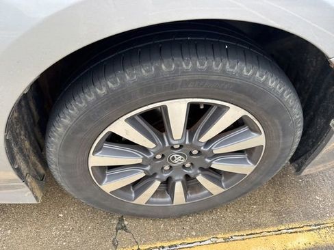 Used 2018 Toyota Sienna XLE AWD/4WD image 13