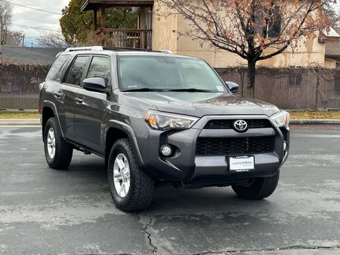 Used 2017 Toyota 4Runner SR5 image 7