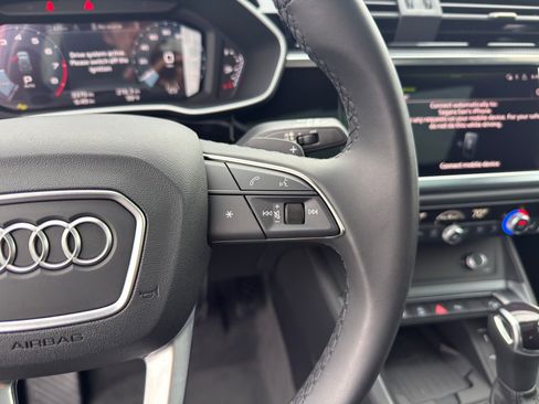 Certified 2025 Audi Q3 2.0T Premium w/ Convenience Package AWD/4WD image 16