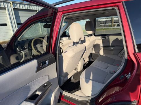 Used 2013 Subaru Forester 2.5X Premium w/ All-Weather Plus Pkg AWD/4WD image 34