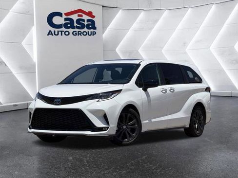 Certified 2025 Toyota Sienna XSE FWD image 1
