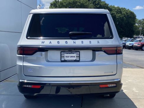 Used 2024 Jeep Wagoneer L Series II w/ Flexible Seating Group AWD/4WD image 5