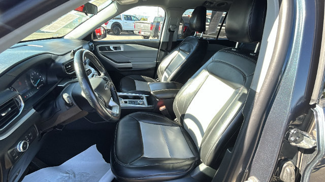 Certified 2022 Ford Explorer XLT w/ Equipment Group 202A AWD/4WD image 16