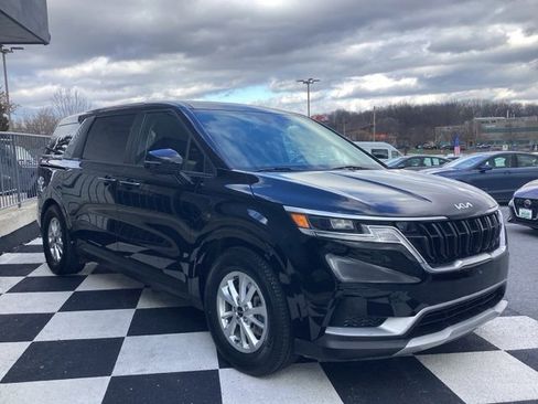 Used 2023 Kia Carnival LX image 7