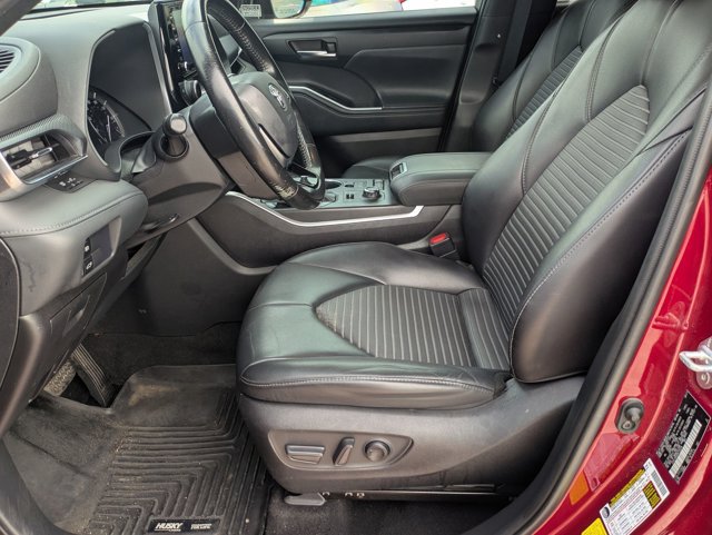 Used 2021 Toyota Highlander XSE AWD/4WD image 12