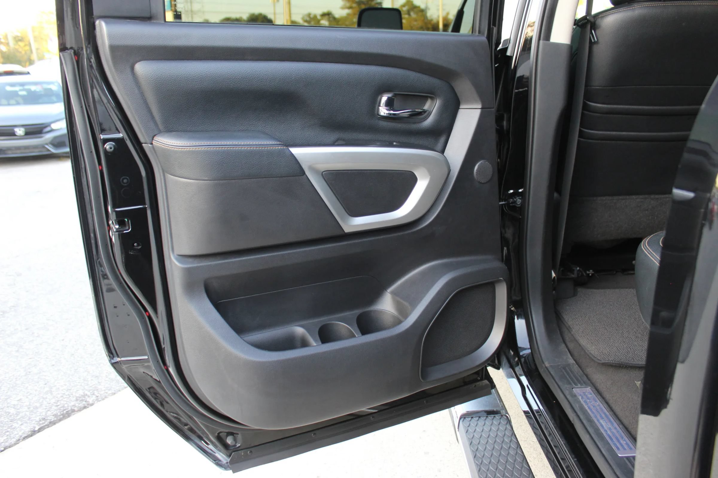 Used 2018 Nissan Titan SL w/ Texas Titan Edition AWD/4WD image 21