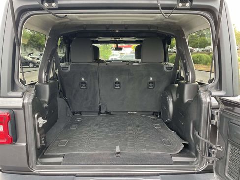 Used 2019 Jeep Wrangler Unlimited Sahara AWD/4WD image 10
