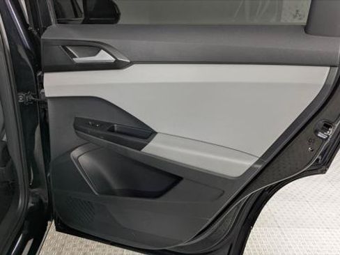 Used 2022 Volkswagen Taos SE FWD image 18