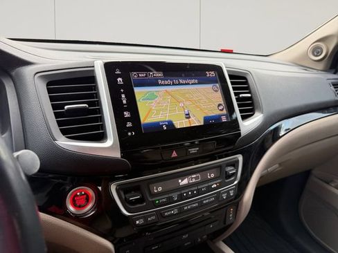 Used 2018 Honda Pilot Touring image 21