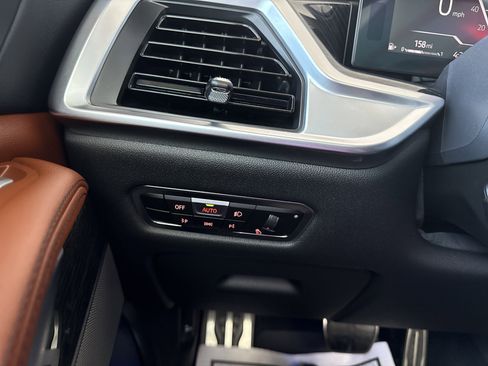 Used 2023 BMW X7 M60i image 26