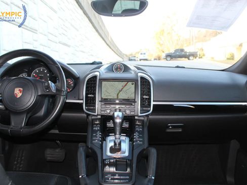 Used 2014 Porsche Cayenne Platinum Edition image 14