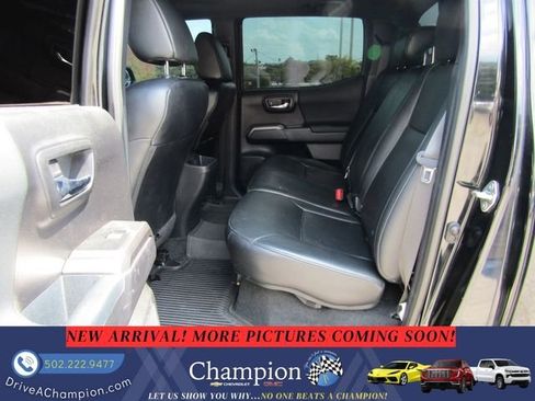 Used 2018 Toyota Tacoma TRD Sport w/ TRD Premium Sport Package AWD/4WD image 10