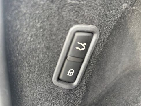 Used 2021 Maserati Levante image 10