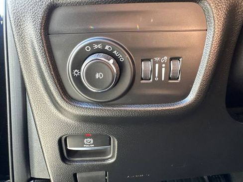 Used 2024 Jeep Grand Cherokee L Overland w/ Rear Seat Video Group I image 28