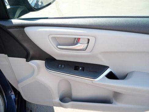 Used 2016 Toyota Camry LE FWD image 21