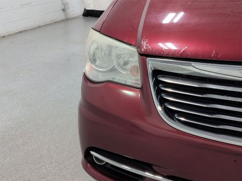 Used 2012 Chrysler Town & Country Touring w/ Entertainment Group #1 image 11