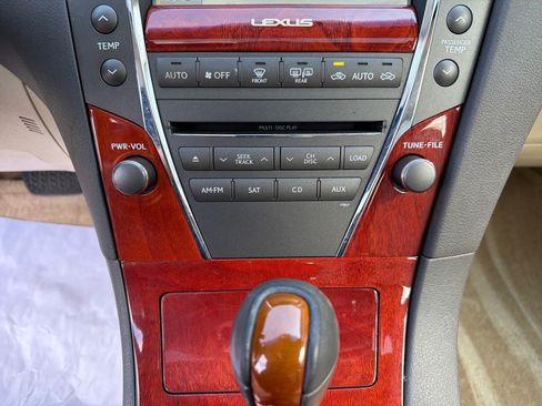 Used 2011 Lexus ES 350 w/ Preferred Accessory Package FWD image 19