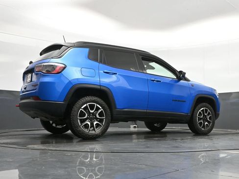 Used 2025 Jeep Compass Trailhawk AWD/4WD image 41