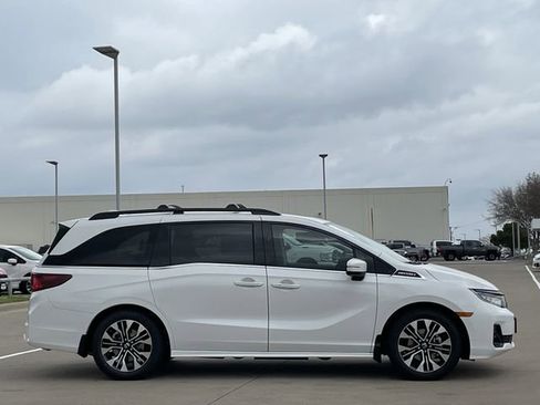 New 2026 Honda Odyssey Elite image 3