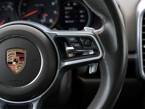 Used 2017 Porsche Cayenne AWD/4WD image 11