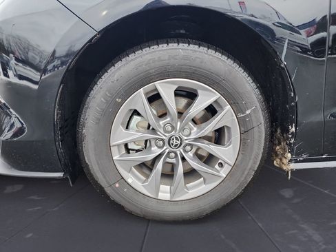 Used 2025 Toyota Sienna LE image 14