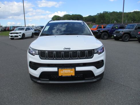Used 2026 Jeep Compass Latitude w/ Quick Order Package 29K AWD/4WD image 2