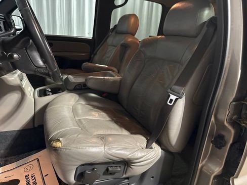 Used 2001 Chevrolet Suburban LS AWD/4WD image 4