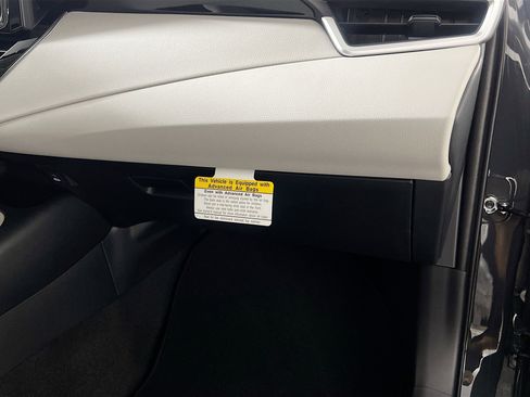 Used 2025 Toyota Corolla LE image 35