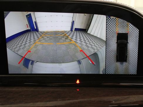 Used 2023 Cadillac Escalade Premium Luxury Platinum image 17