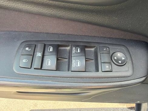 Used 2016 Jeep Cherokee Latitude w/ Comfort/Convenience Group AWD/4WD image 22