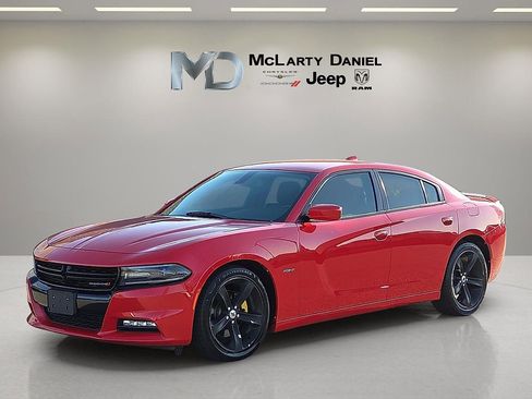 Used 2017 Dodge Charger R/T image 2