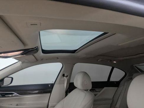 Used 2017 BMW 740i RWD image 16