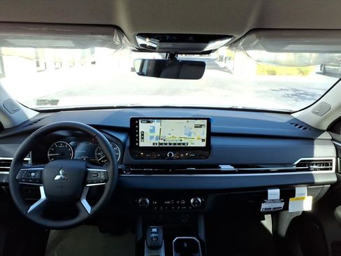 New 2026 Mitsubishi Outlander SE image 19
