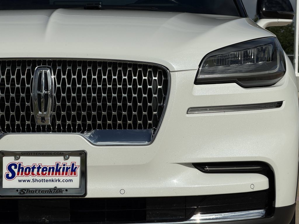 Used 2023 Lincoln Aviator Reserve w/ Equipment Group 201A RWD image 11