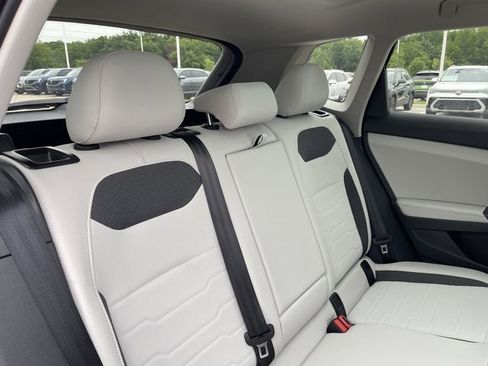 New 2025 Volkswagen Taos SE image 43