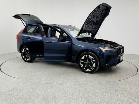 New 2026 Volvo XC60 B5 Plus w/ Climate Package image 10