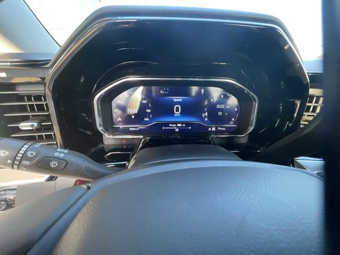 Used 2025 Chevrolet Silverado 2500 LT w/ Convenience Package image 11