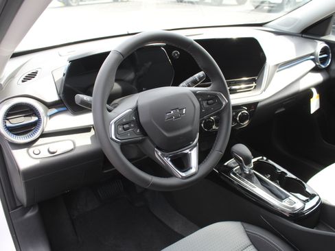 New 2026 Chevrolet Trax LT image 10