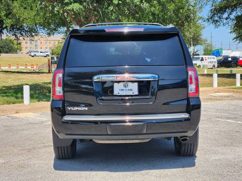 Used 2015 GMC Yukon Denali w/ Enhanced Security Package AWD/4WD image 32