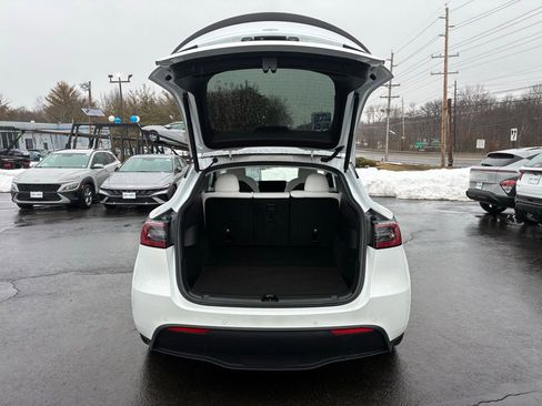 Used 2022 Tesla Model Y Performance image 9