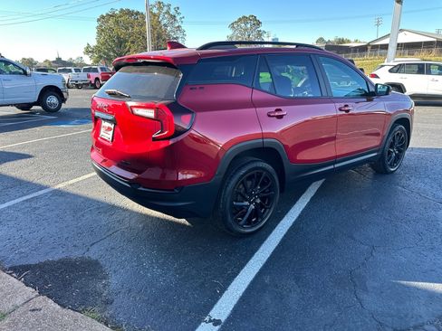 Used 2023 GMC Terrain SLE w/ Driver Convenience Package image 6
