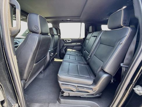 Used 2023 GMC Yukon XL SLT w/ SLT Luxury Package AWD/4WD image 29