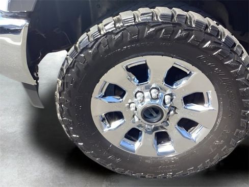 Used 2019 Ford F350 Lariat w/ Chrome Package image 9