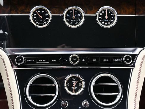 Used 2021 Bentley Continental GT AWD/4WD image 18