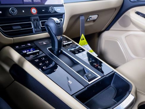 New 2026 Porsche Macan image 20