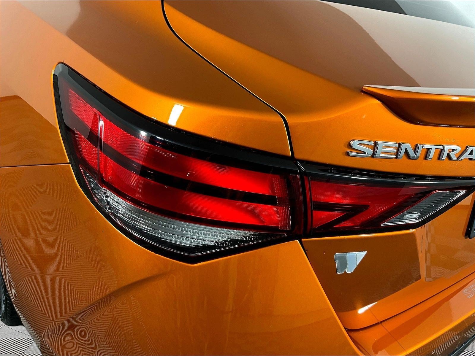 Used 2022 Nissan Sentra SR w/ SR Premium Package FWD image 23