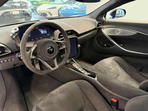 Used 2023 McLaren Artura RWD image 15