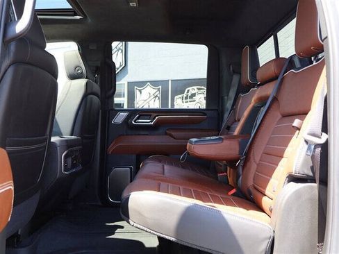 Used 2024 GMC Sierra 3500 Denali Ultimate AWD/4WD image 27