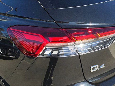 Used 2023 Audi Q4 e-tron Premium Plus w/ Premium Plus image 38